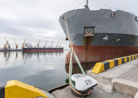 Ships in port image